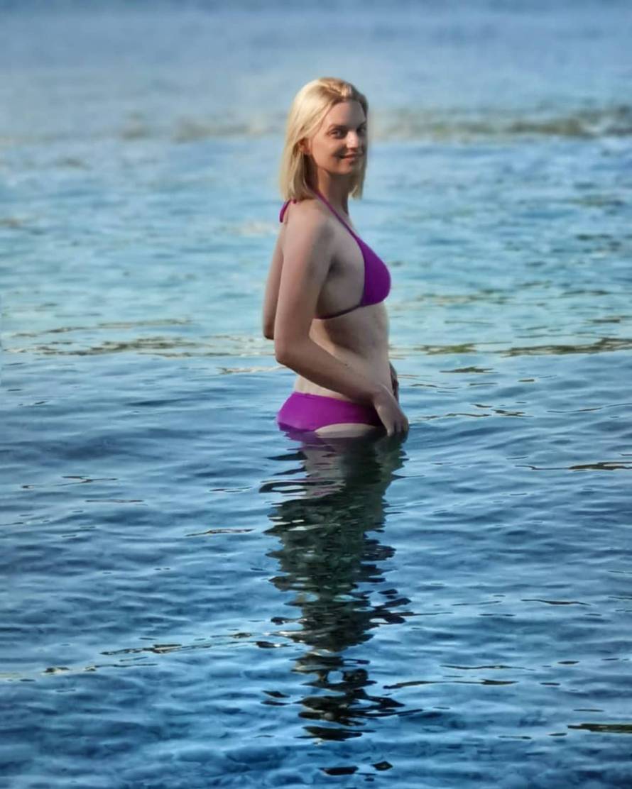 Pozirala bez grudnjaka: Žudjela sam povećati grudi silikonima