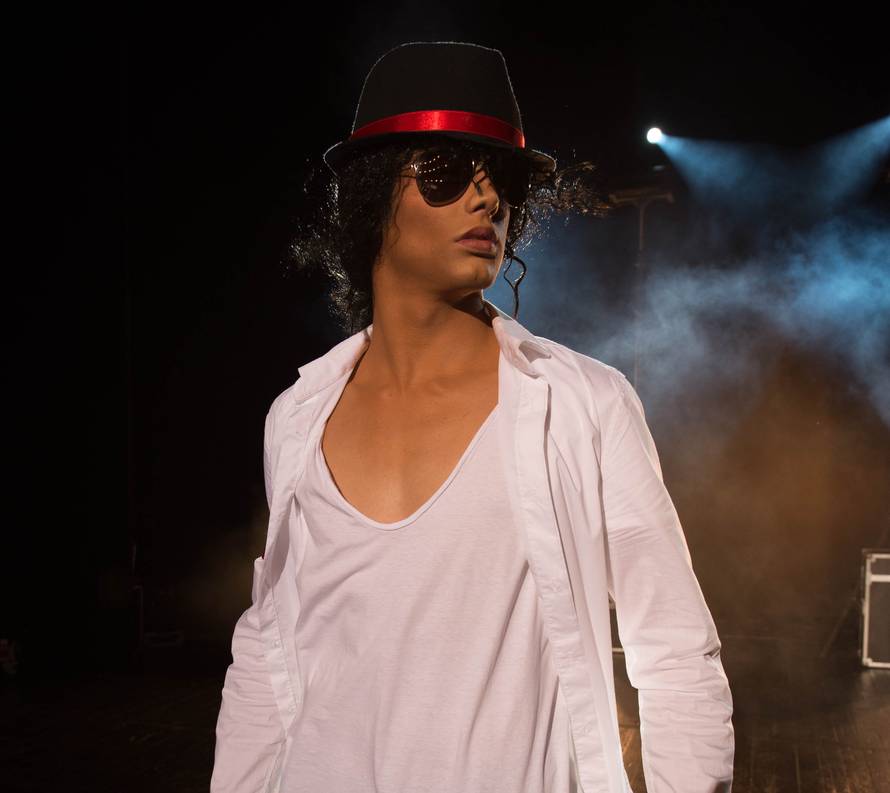 Tinejdžerski idol Endi prerušio se u legendarnog M. Jacksona