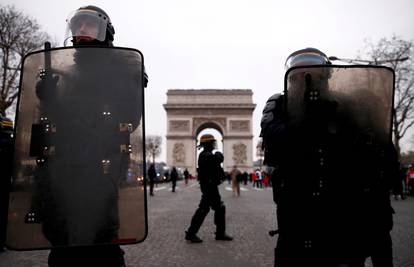 'Žuti prsluci' u Francuskoj se okupili sedmi vikend za redom