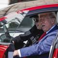 Trump: 'Napadači  na Teslina prodajna mjesta proći će pakao'