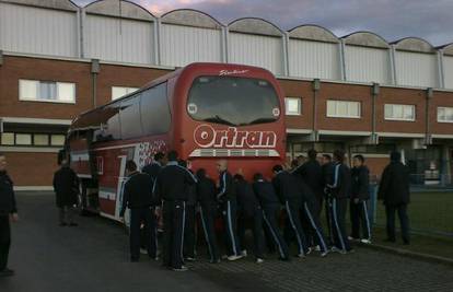Nakon pobjede nogometaši Osijeka morali gurati bus