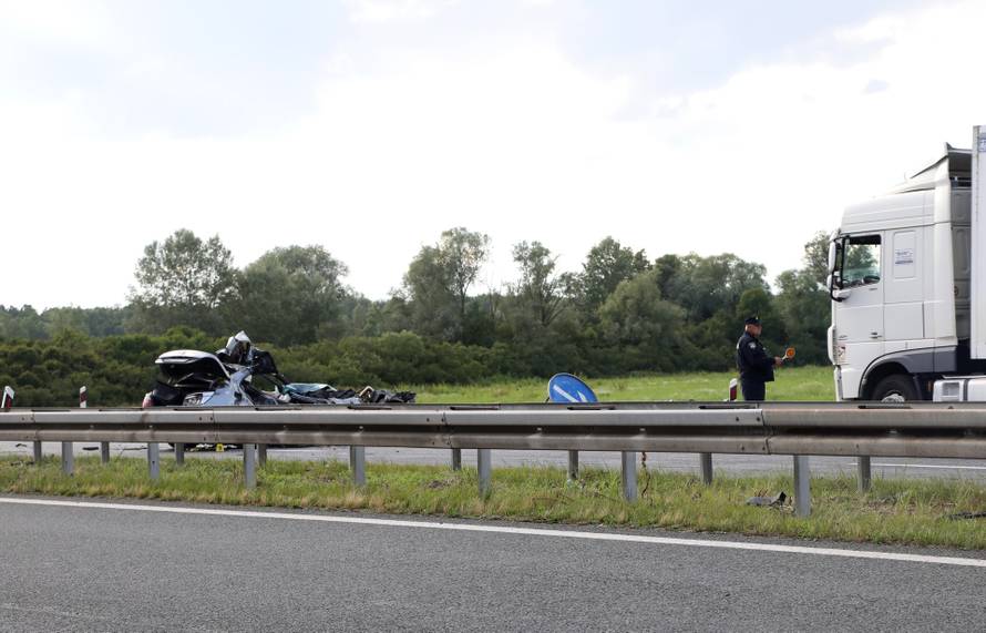 Dvije osobe smrtno stradale u prometnoj nesreći na autocesi A3 između čvora Okućani i Novska