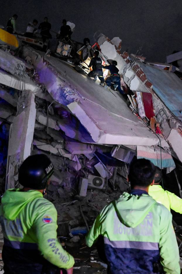 Aftermath of an earthquake in La Guaira