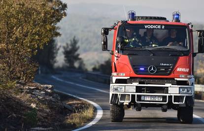 Požari pod kontrolom, ali gori još na Biokovu i razbuktava se