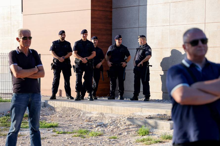 Benkovac: Organizatori benkovačkog festivala "Nosi se" koji je odgođen nakon prosvjeda branitelja održali mirni prosvjed