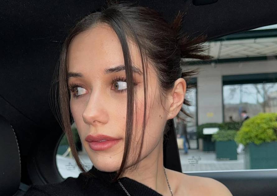 Možete li prepoznati čija je ovo kći? Odgojio ju je slavni otac nakon prerane smrti majke...