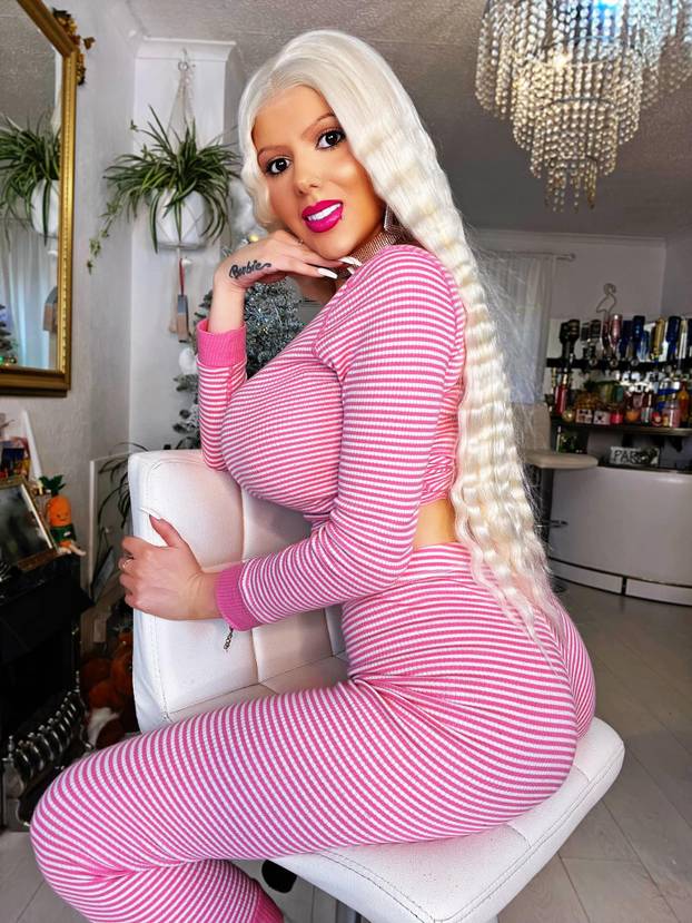 FOTO Britanska Barbie: Uložila sam više od 9000 € u izgled i operacije da izgledam mlađe!