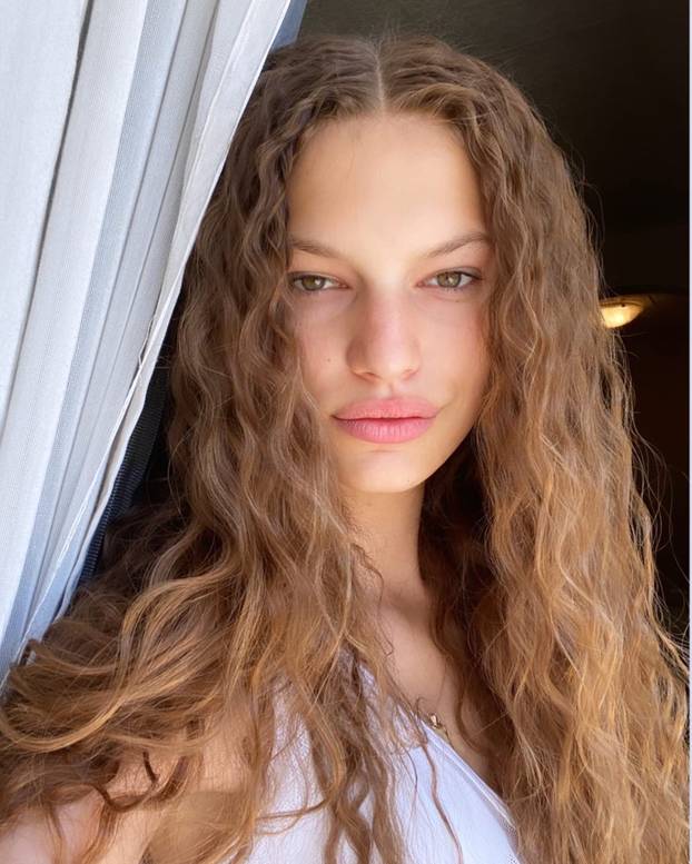 FOTO 'Trogirska Heidi Klum' na Poljudu: Voli Hajduk i brze aute, a zavidi joj i Victoria Beckham