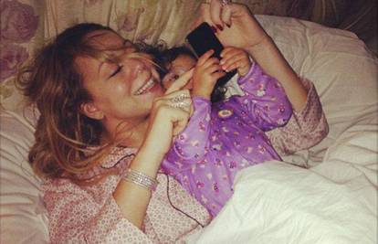 Mariah i kćer u pidžami gledale TV premijeru 'Američkog idola'