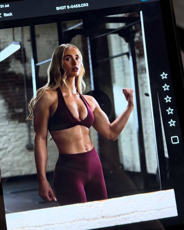 FOTO Fitness ikona ruši sve nerealne standarde ljepote: Evo što se krije iza savršenog tijela