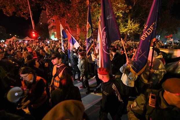 Veliki broj građana u Novom Sadu, dočekuje studente