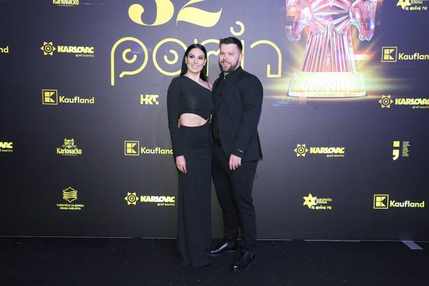 Karlovac: Dolazak uzvanika na 32. dodjelu glazbenih nagrada Porin