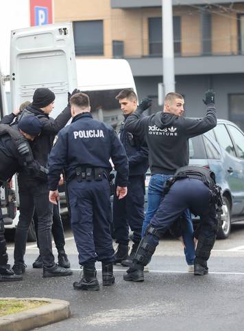 Zagreb: Redovno postupanje policije  uoči utakmice Hajduk - Dinamo 