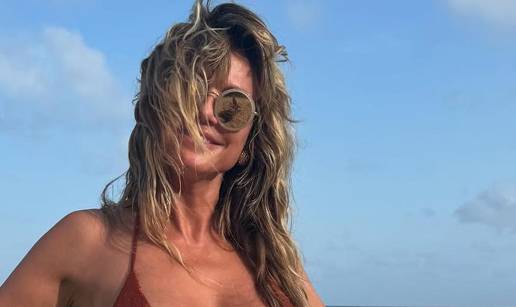 FOTO Heidi na godi&scaron;njem nosi tange i visoke pete: Manekenka kameri pokazala savr&scaron;enu guzu