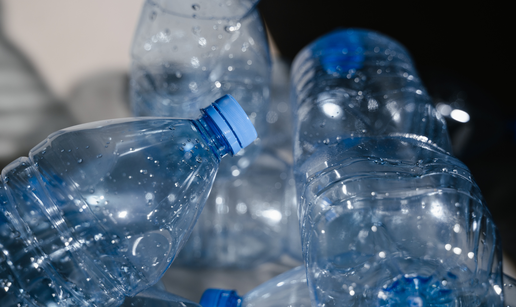 Zna se i krivac: Pića u staklenim imaju više mikroplastike nego ona u plastičnim bocama...