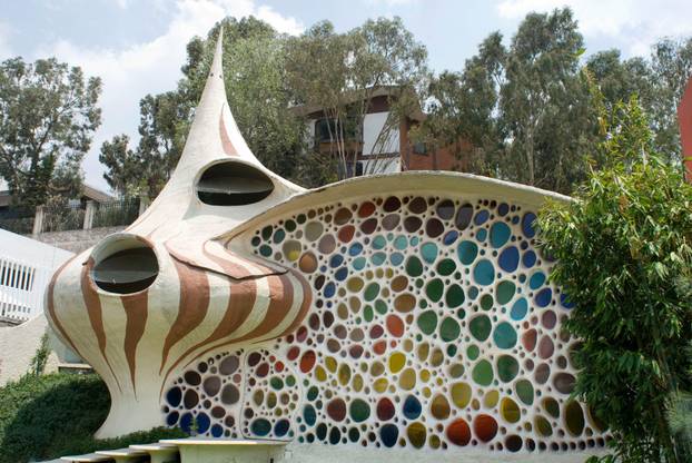 Unusual shell-shaped house built by Senosian Arquitectos in 2005. Naucalpan, Estado de Mexico, Mexico. Monday, March 31, 2008