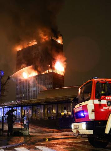 Zagreb: Pozar u Vjesnikovom neboderu