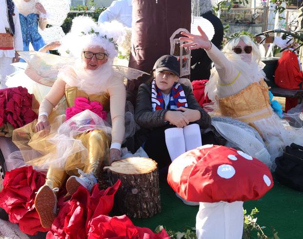 Jezera: Maškarana povorka prodefilirala je Jezerima