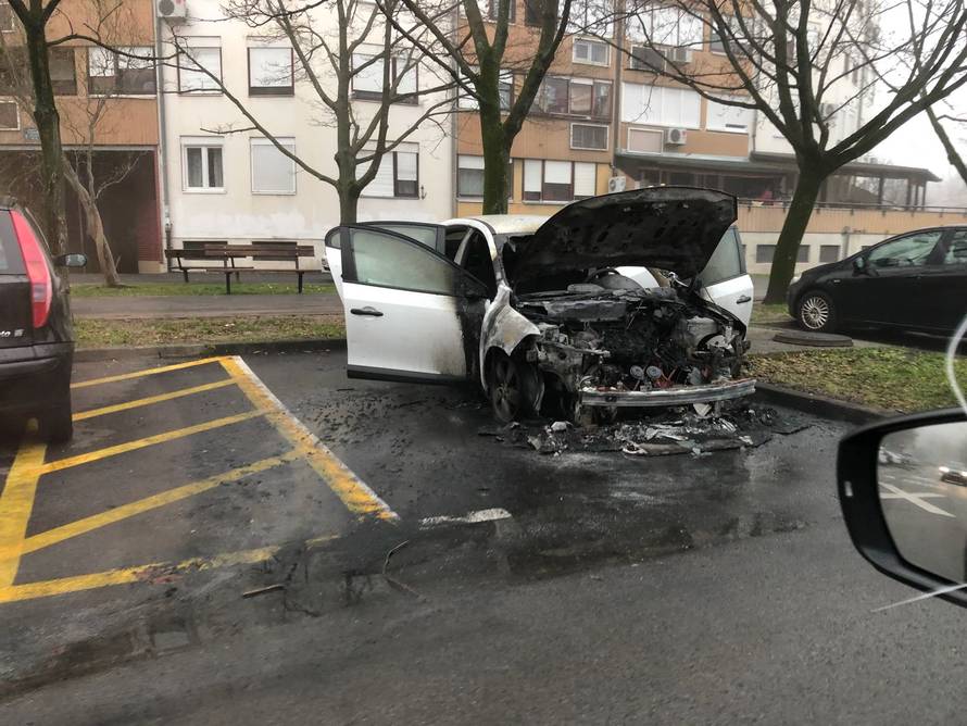 Novi požar na Vrbanima: Opet izgorio automobil na parkingu