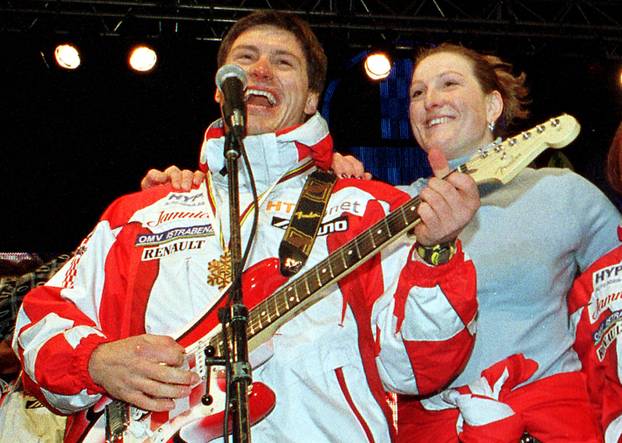 Arhivske fotografije dočeka Janice i Ivice Kostelića sa Svjetskog prvenstva na kojemu se prije 20 godina okupilo oko 100.000 ljudi