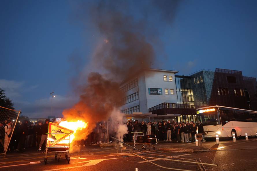 France student protest through the streets of Brest
