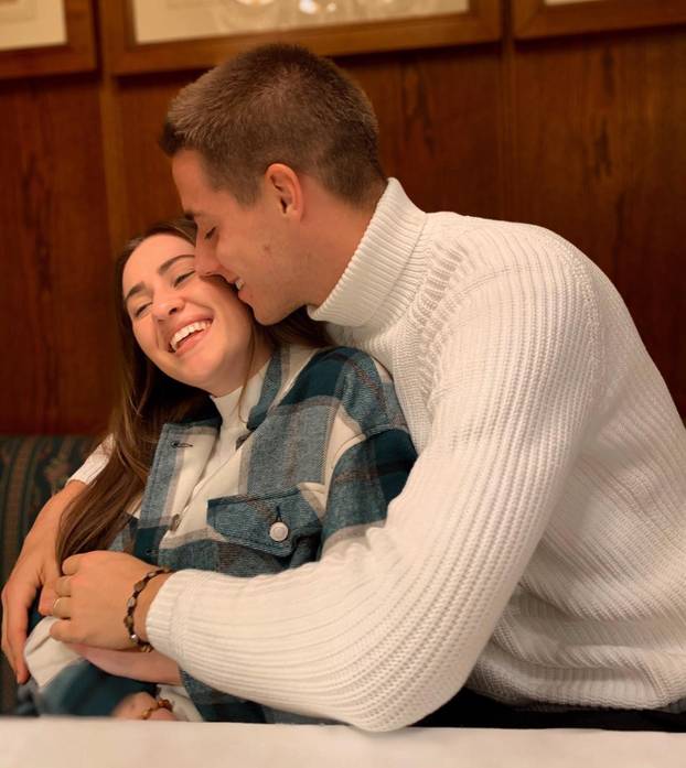 FOTO 'Vatreni' nosi njenu fotku na svakoj utakmici. Prohodali su kao tinejdžeri i isti dan slave