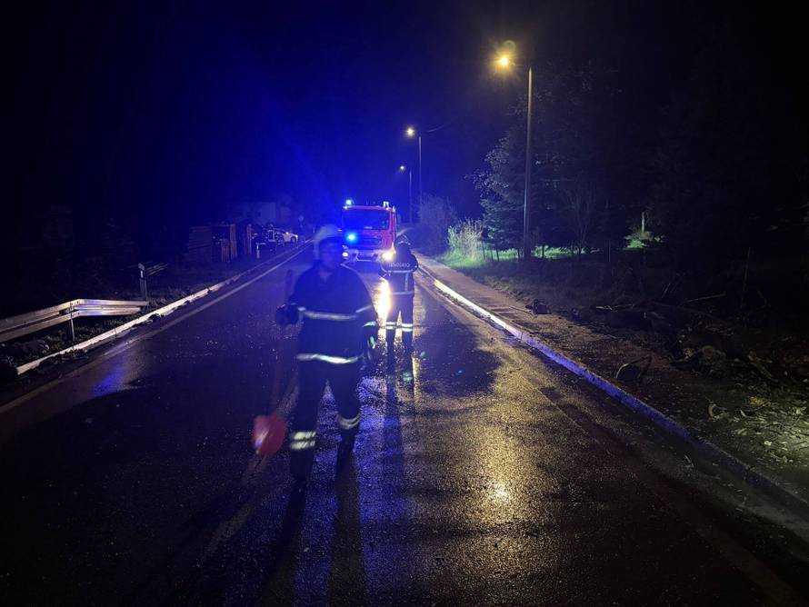FOTO Dvoje teško ozlijeđenih u olujnom nevremenu u Zagrebu i okolici, među njima je i dijete
