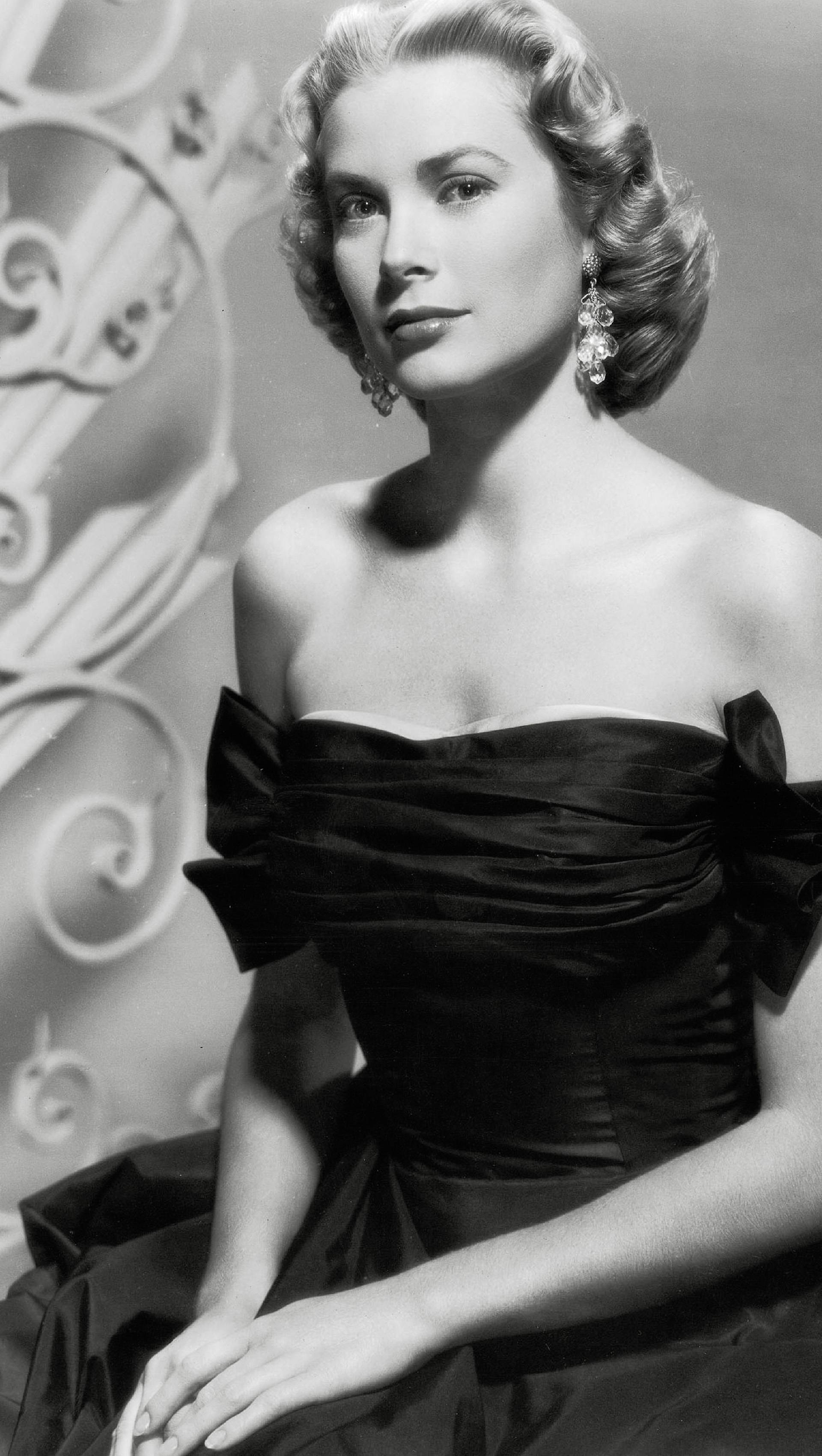 Grace Kelly, circa 1954...........