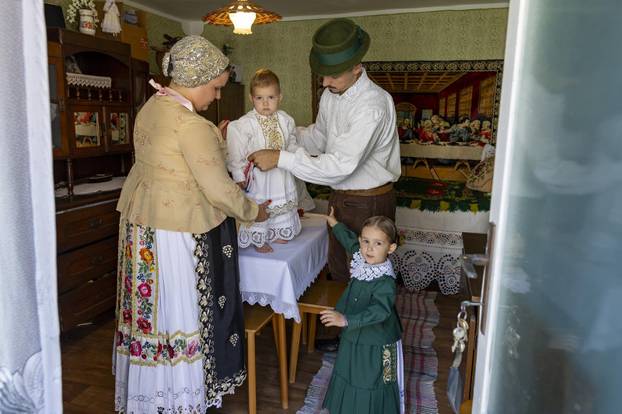 Komletinci: Obitelj Čelebić njeguje stare slavonske običaje