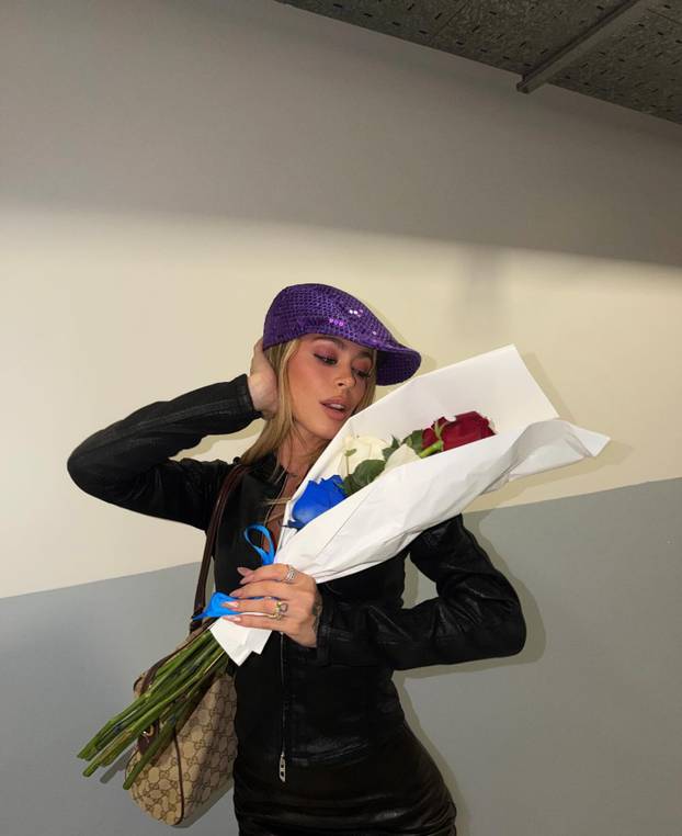 Svjetski prvak ljubi atraktivnu pjevačicu. Uskoro će se vjenčati