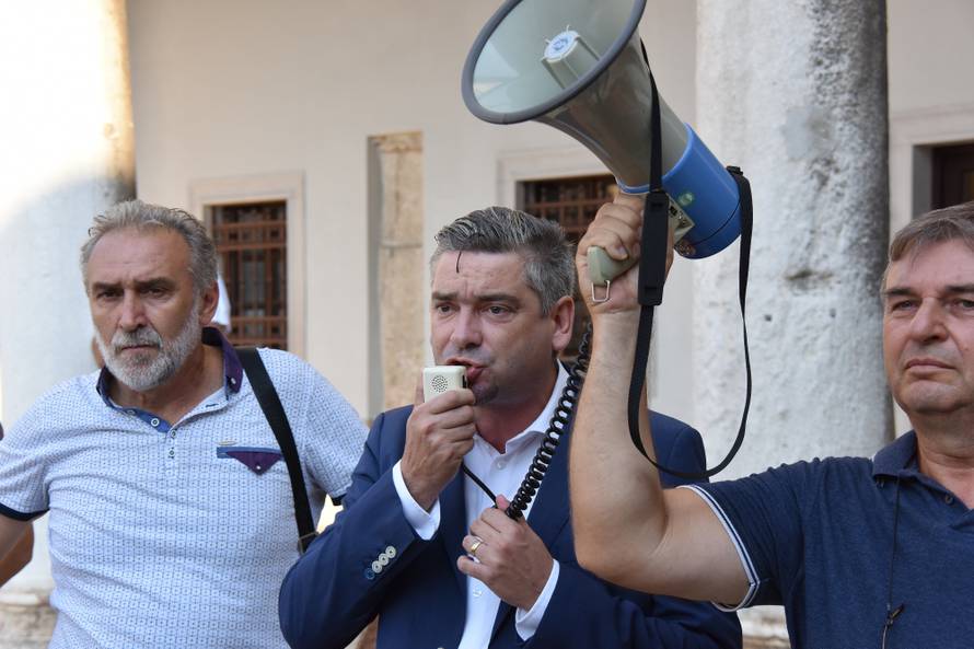 Pula: Radnici Uljanika nastavili Å¡trajk i zahtjevaju ostavku Uprave