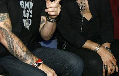 Slash prestao pušiti jer mu je mama preminula od raka