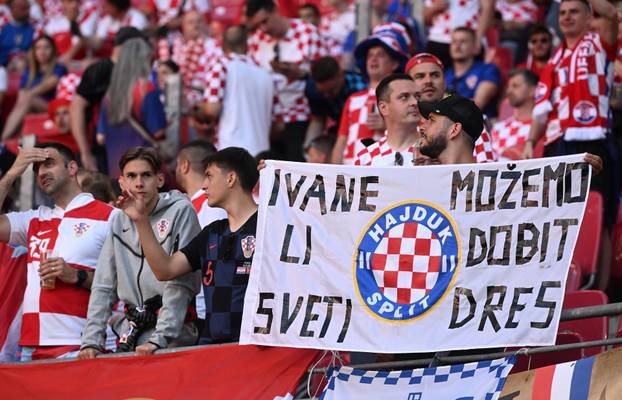 Leipzig: Navija?i uo?i po?etka susreta Hrvatske i Italije u 3. kolu skupine B na Europskom prvenstvu