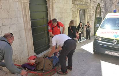 Dubrovnik: Volonteri HGSS-a spašavali turistkinju sa zidina 