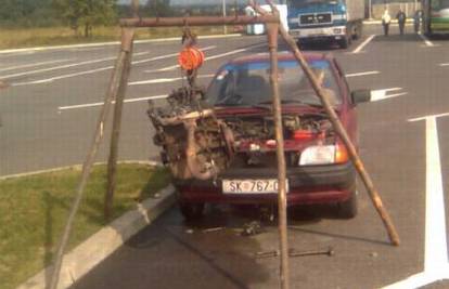 Generalku na autu napravili su na benzinskoj postaji