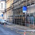 Zagreb: Uklanjaju dio fasade sa zgrade, policija sve ogradila trakom i zatvorila ulicu