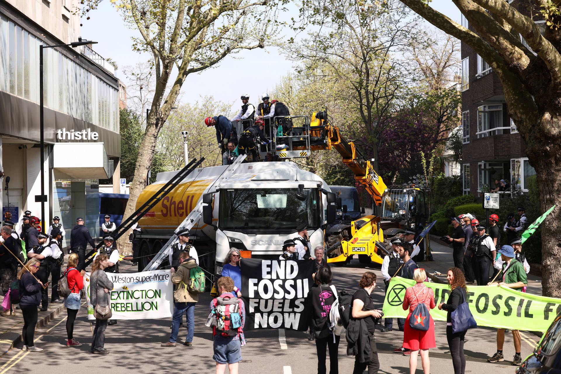 U Londonu na prosvjedu za zaštitu okoliša uhićeno 70 ljudi