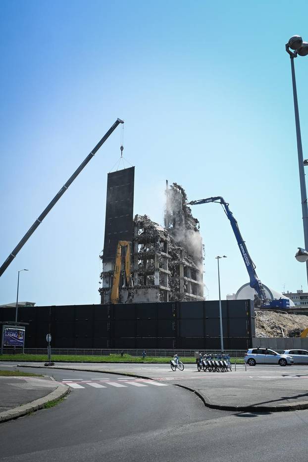 Zagreb: Rušenje Vjesnika nastavlja se i nedjeljom