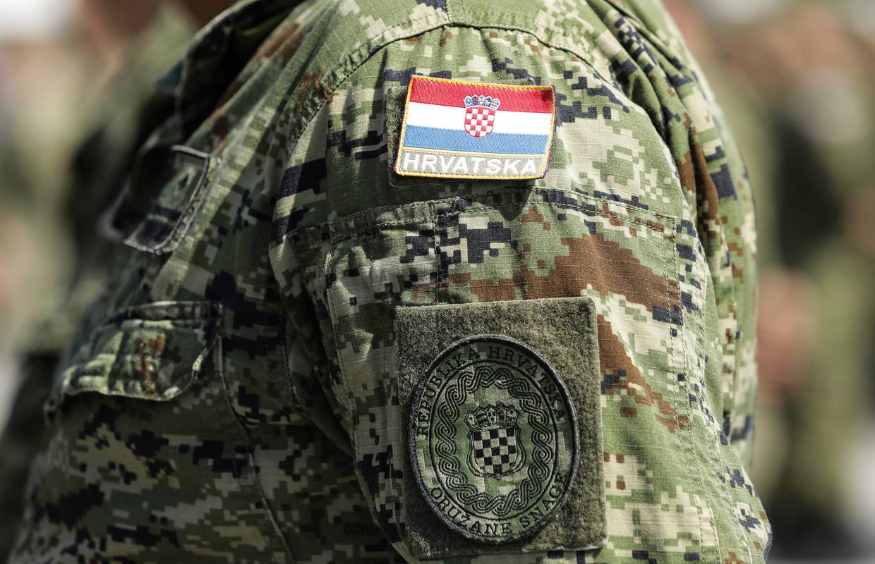 U vojarni u Kninu pronašli ozlijeđenu pripadnicu Hrvatske vojske: Prebacili je u bolnicu