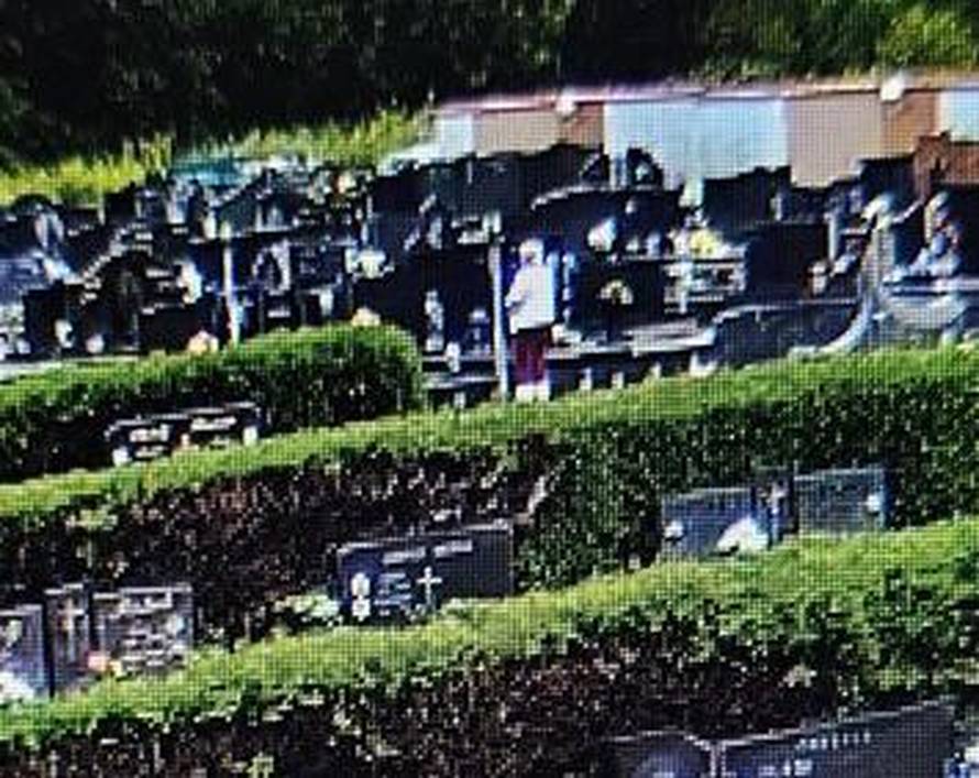 Policiji pomogli građani: Našli ženu (64) koja je krala s groblja u Domašincu. Pronašli su i tegle