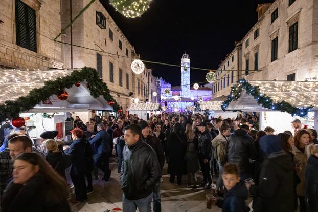 Dubrovnik: Paljenjem prve adventske svijeće počeo 6. Dubrovački zimski festival