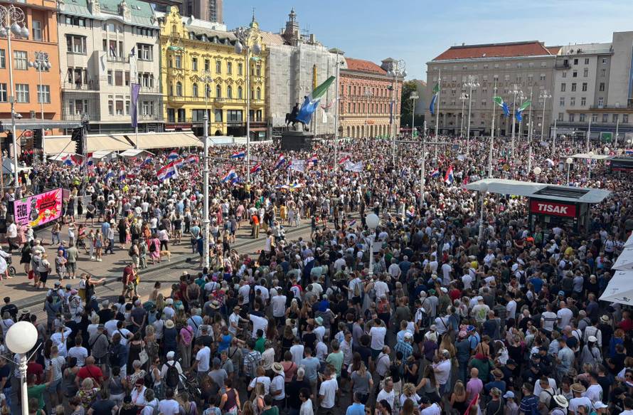 UŽIVO Deseci tisuća ljudi na Trgu: 'Nećete nas pretvoriti u europsko smetlište otpada!'