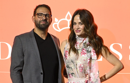 Bivša misica povela je novog dečka na reviju, ponosno ga pokazala i upoznala sa svima