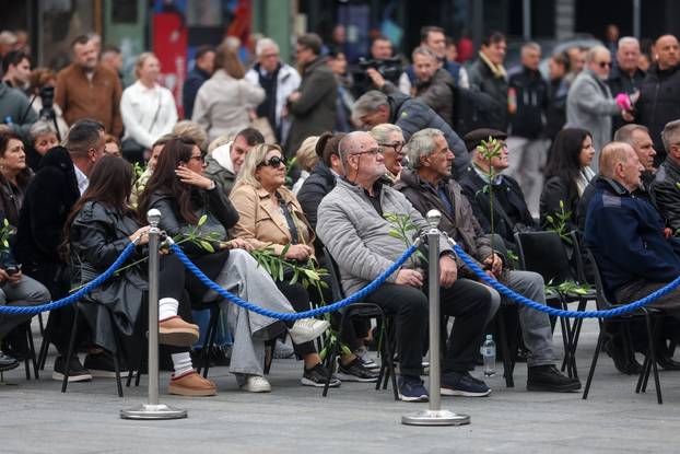 Komemoracija za Halida Bešlića u sarajevskom Narodnom pozorištu