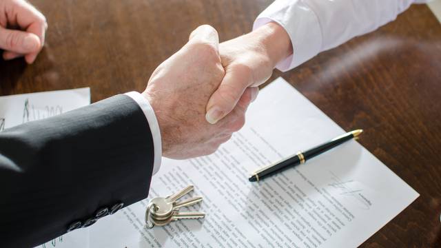 Estate,Agent,Shaking,Hands,With,His,Customer,After,Contract,Signature