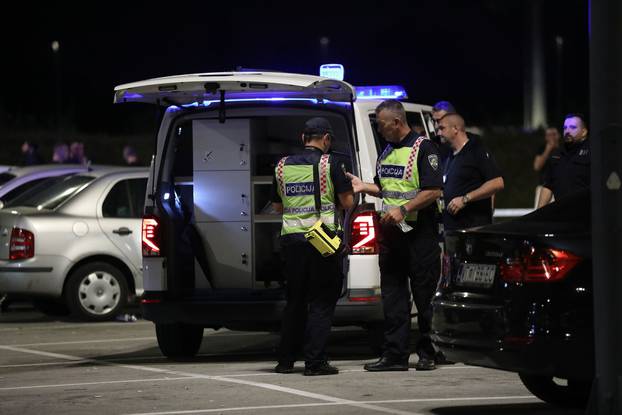 Užas u Buzinu, automobilom naletio na skupinu ljudi na parkiralištu trgovačkog centra 