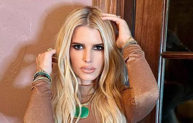 FOTO Jessica Simpson šokirala: Nakon 20 godina došla na VMA, izgleda skroz neprepoznatljivo
