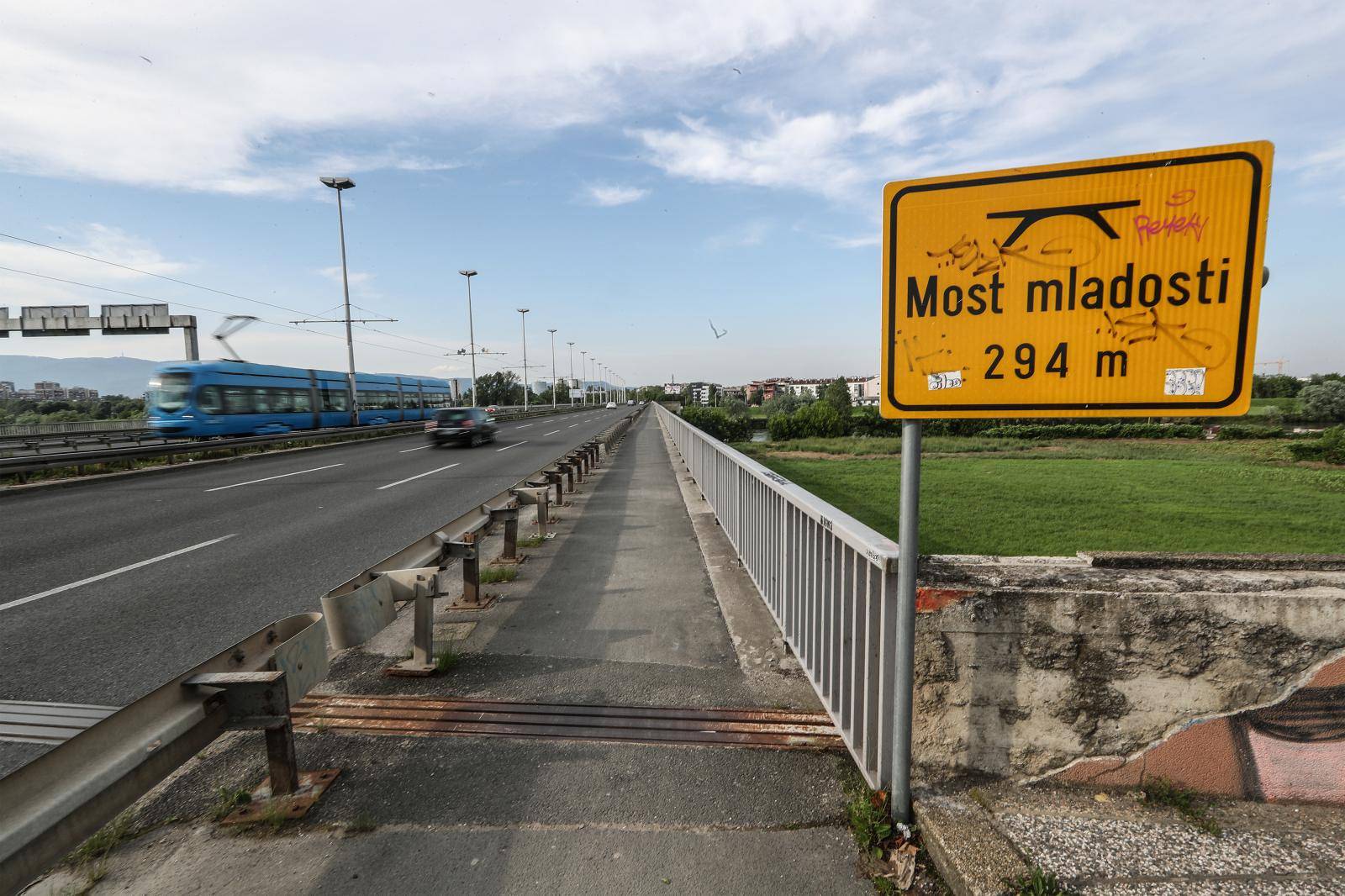 Stanovnici Utrina ludi od noćne buke uslijed radova na Mostu mladosti, zasad bez rješenja