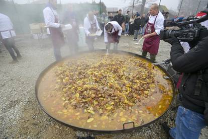 FOTO U Oroslavju pripremljena najveća peka na svijetu