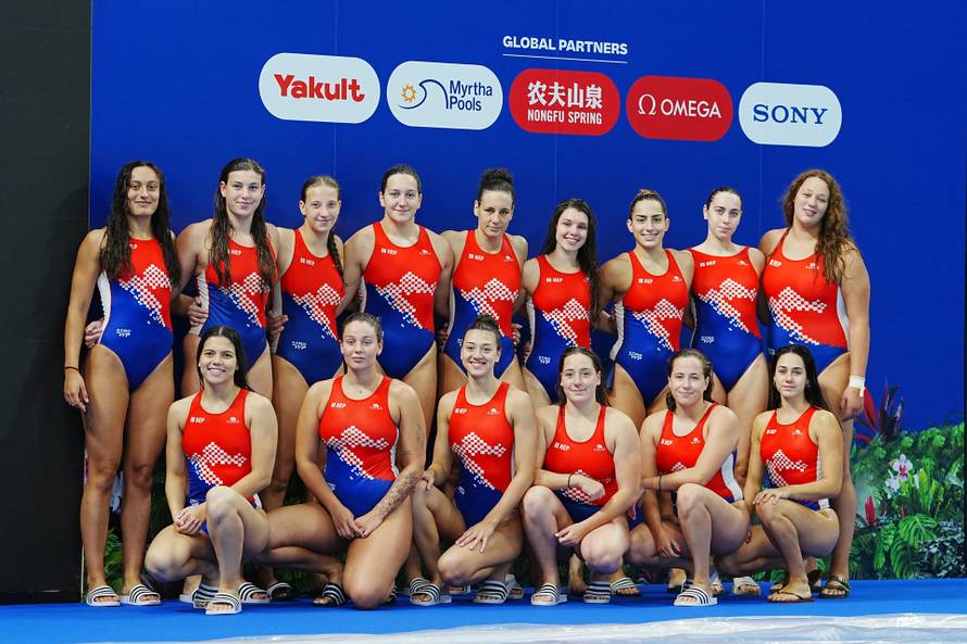 'Barakudice' ispisuju povijest: Idu u školu i na fakultet, rade u banci i sanjaju frizerski salon